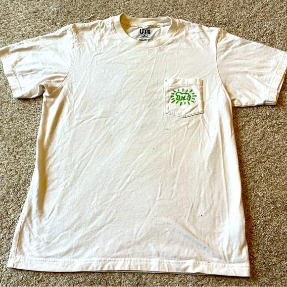 UNIQLO x Kieth Haring collab pocket graphic tee with design on the back - Picture 2 of 3